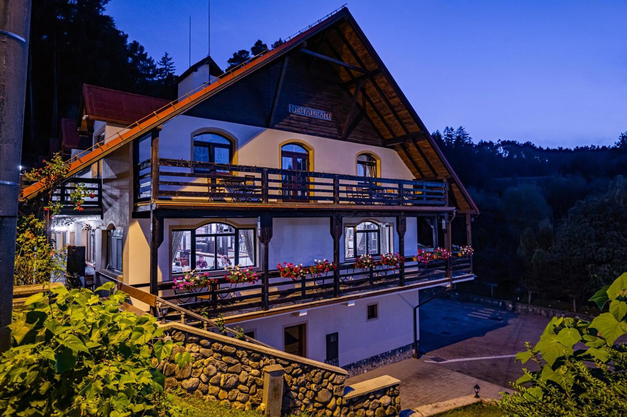 Q Chalet 萨彻勒 外观 照片